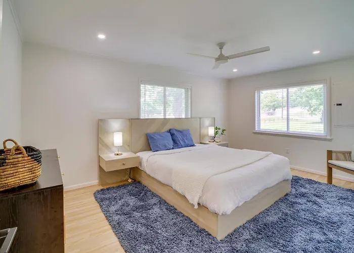 Well-appointed W/ Fire Pit & Patio! Holiday home *