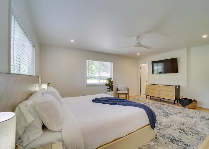 Well-appointed W/ Fire Pit & Patio! Holiday home *