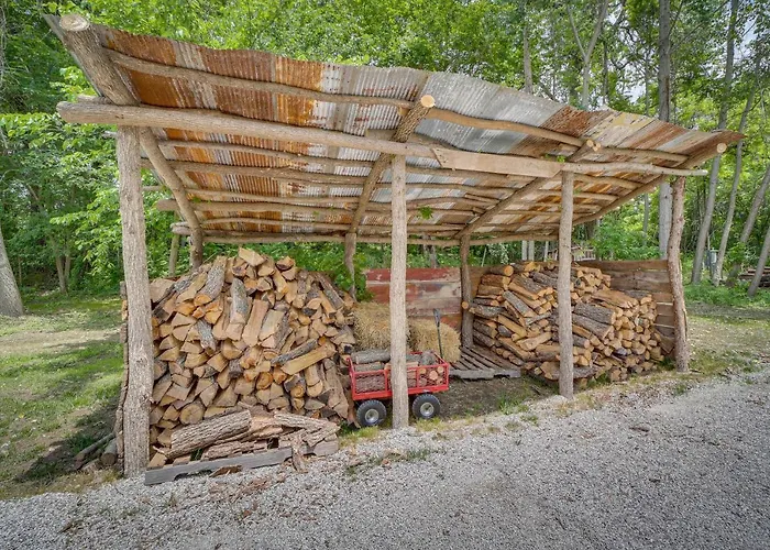 Holiday home Well-appointed W/ Fire Pit & Patio! Tulsa