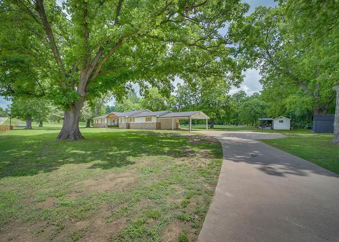 Well-appointed W/ Fire Pit & Patio! * Tulsa