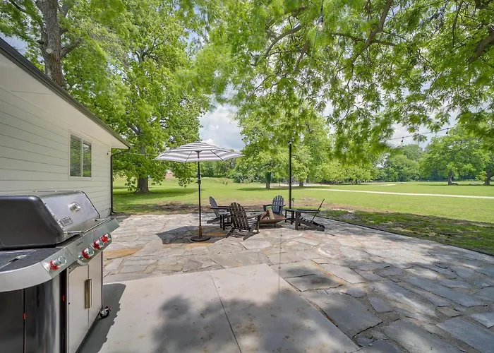 Well-appointed W/ Fire Pit & Patio! Tulsa