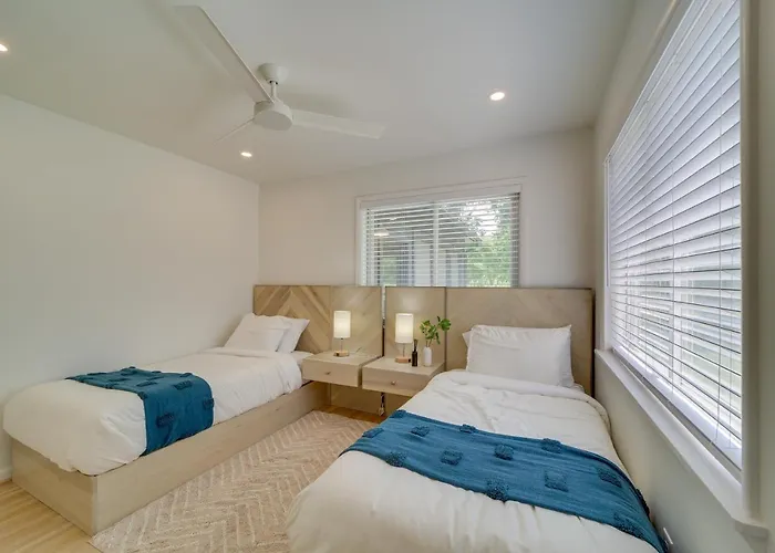 Well-appointed W/ Fire Pit & Patio! Holiday home