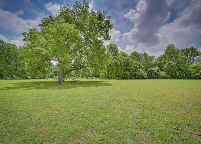 Well-appointed W/ Fire Pit & Patio!